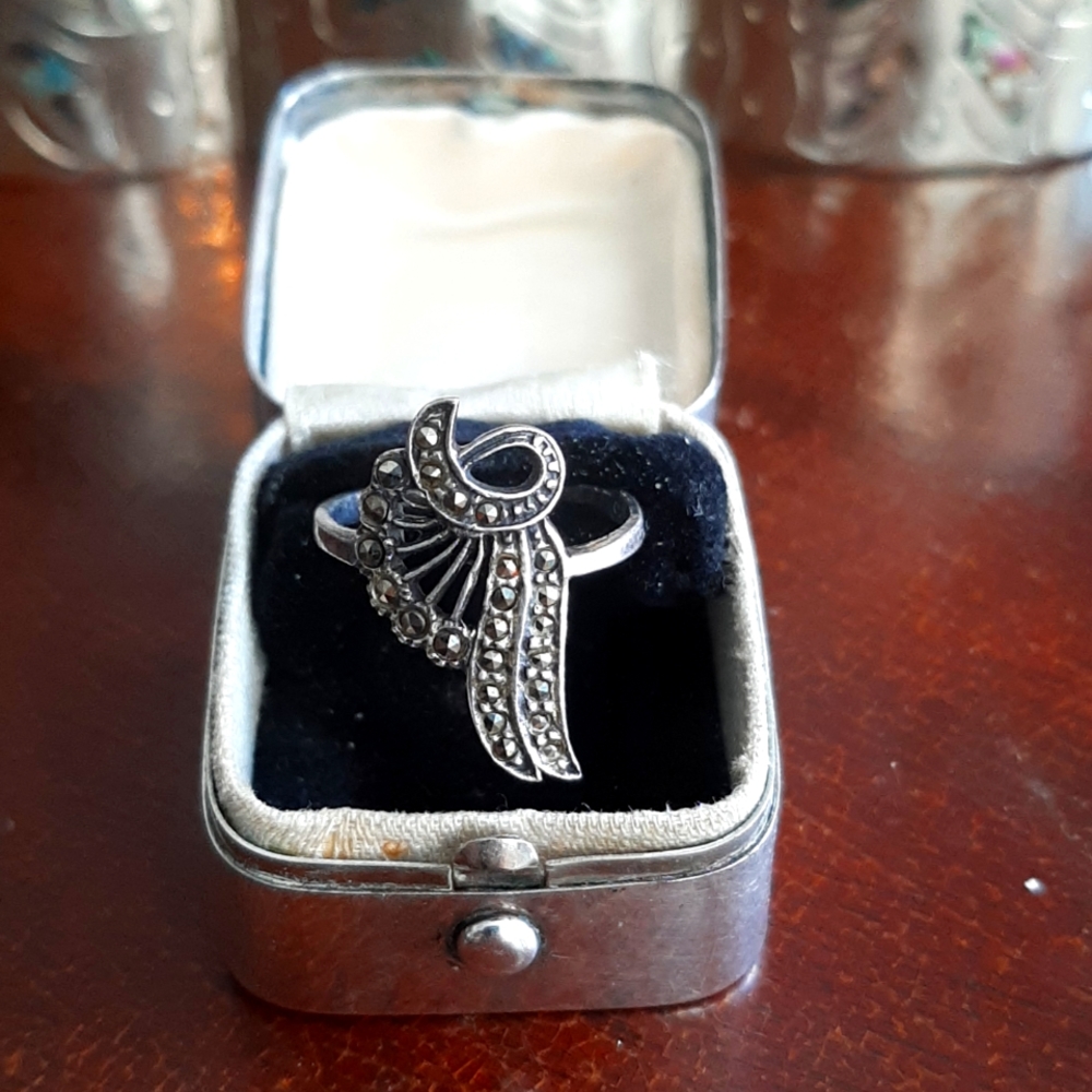 Vintage sterling silver marcasite ring